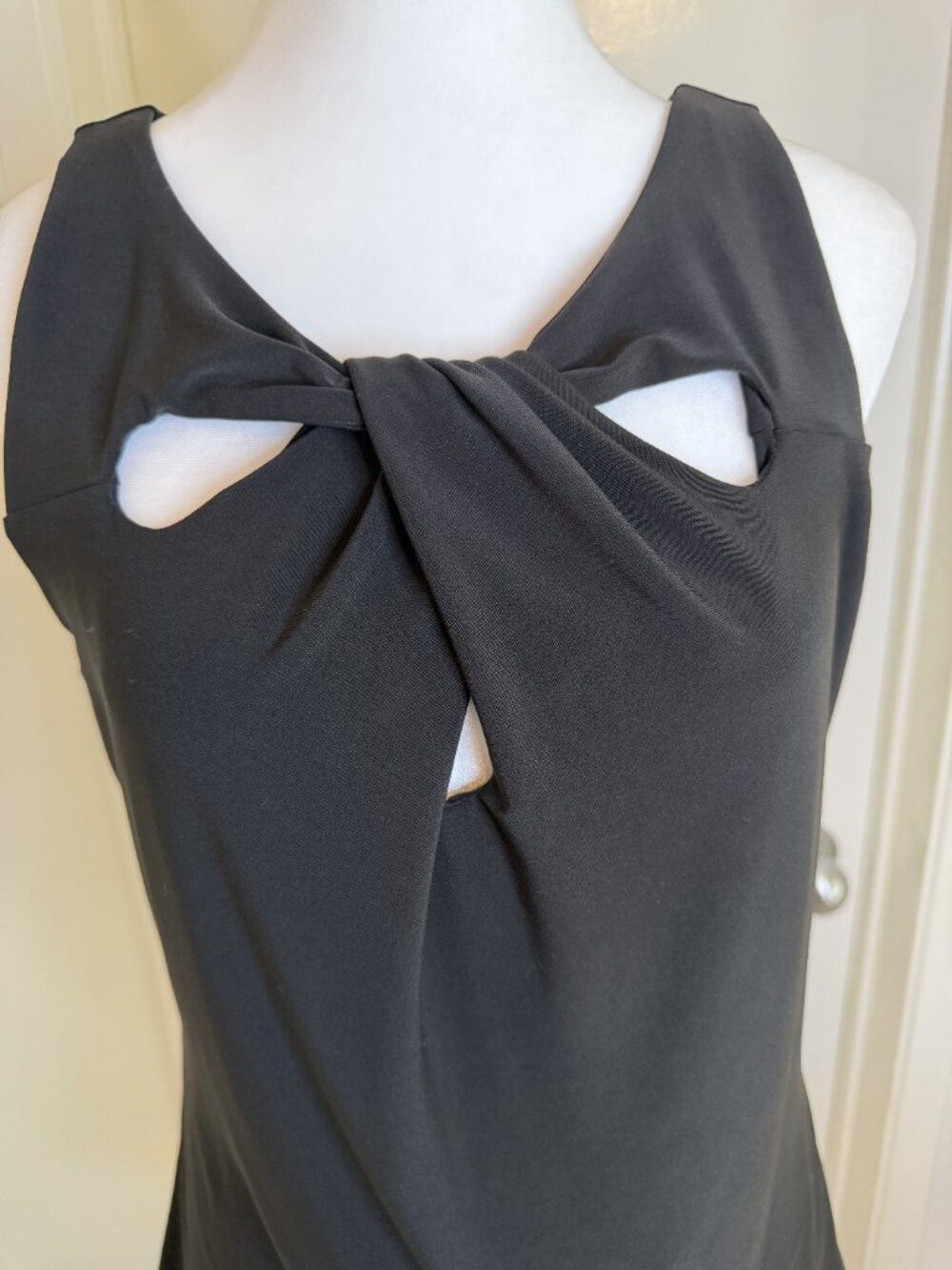 White House Black Market Black Sleeveless Twist Cutout Top Size M | Shell - Picture 5 of 7